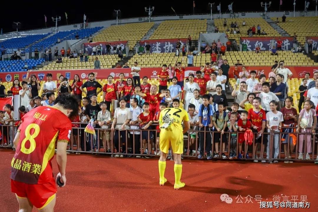 国乒回归首秀大放异彩，浓眉主场球迷高呼名字